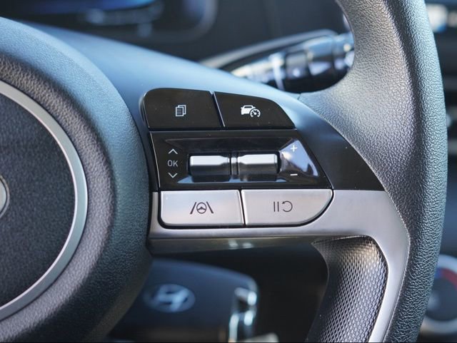 Used 2025 Hyundai Elantra SE image 17