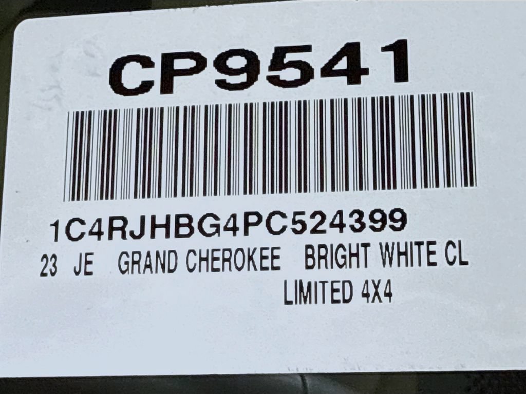Used 2023 Jeep Grand Cherokee Limited w/ Luxury Tech Group II AWD/4WD image 37