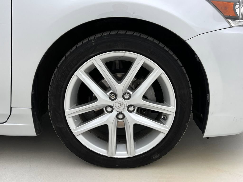 Used 2016 Lexus CT 200h w/ Navigation Package image 29