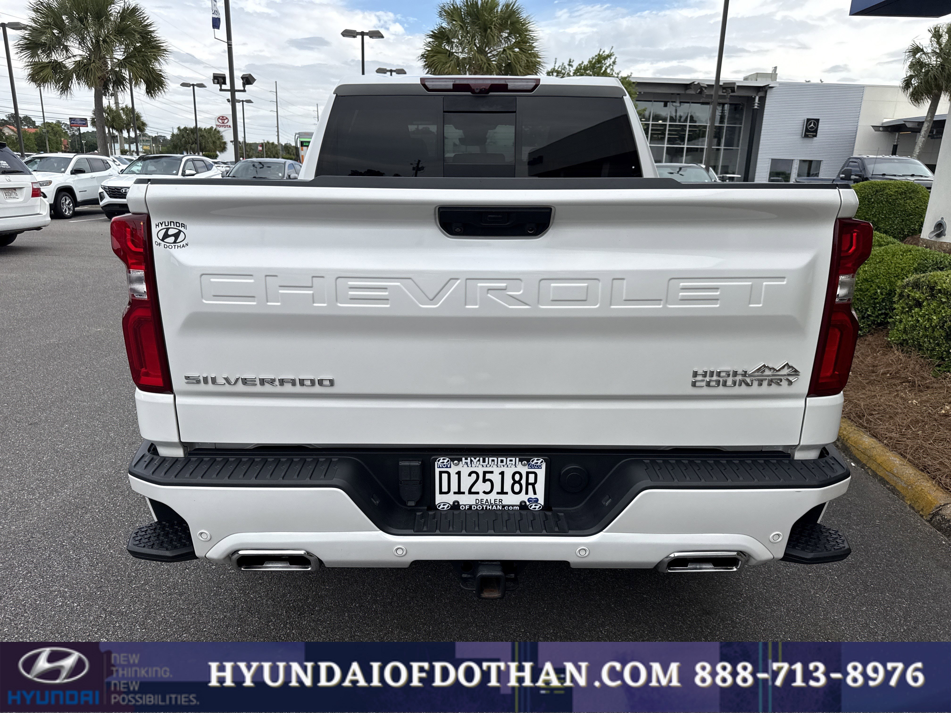 Used 2024 Chevrolet Silverado 1500 High Country w/ Technology Package AWD/4WD image 3