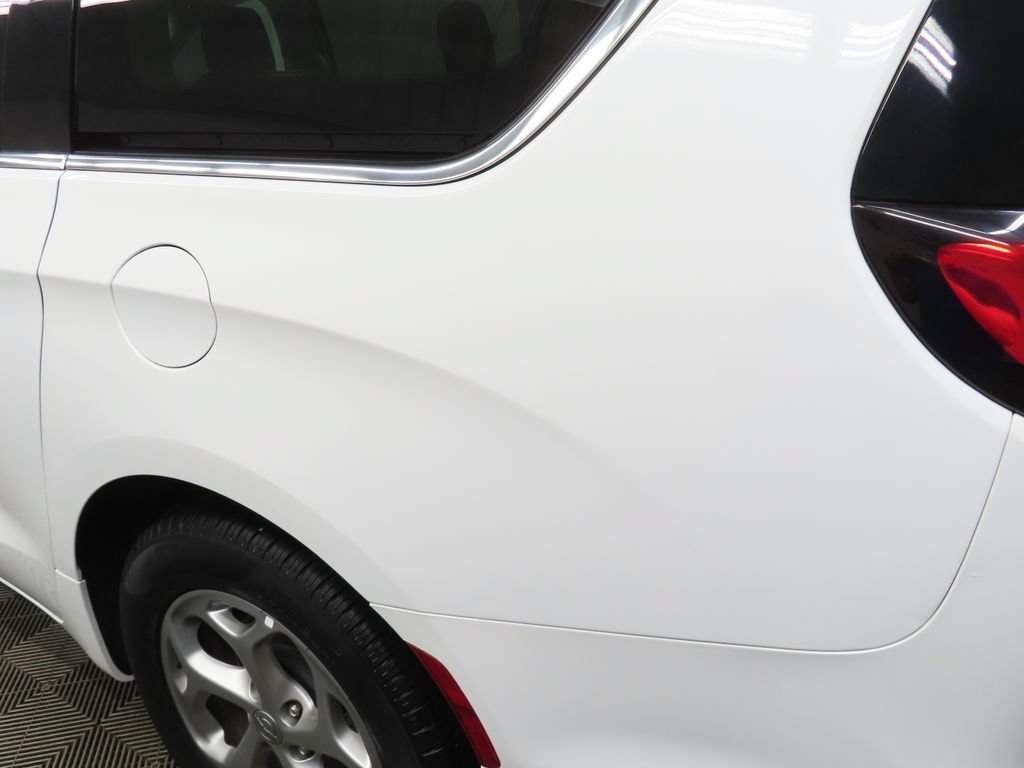 Used 2024 Chrysler Pacifica Limited FWD image 41