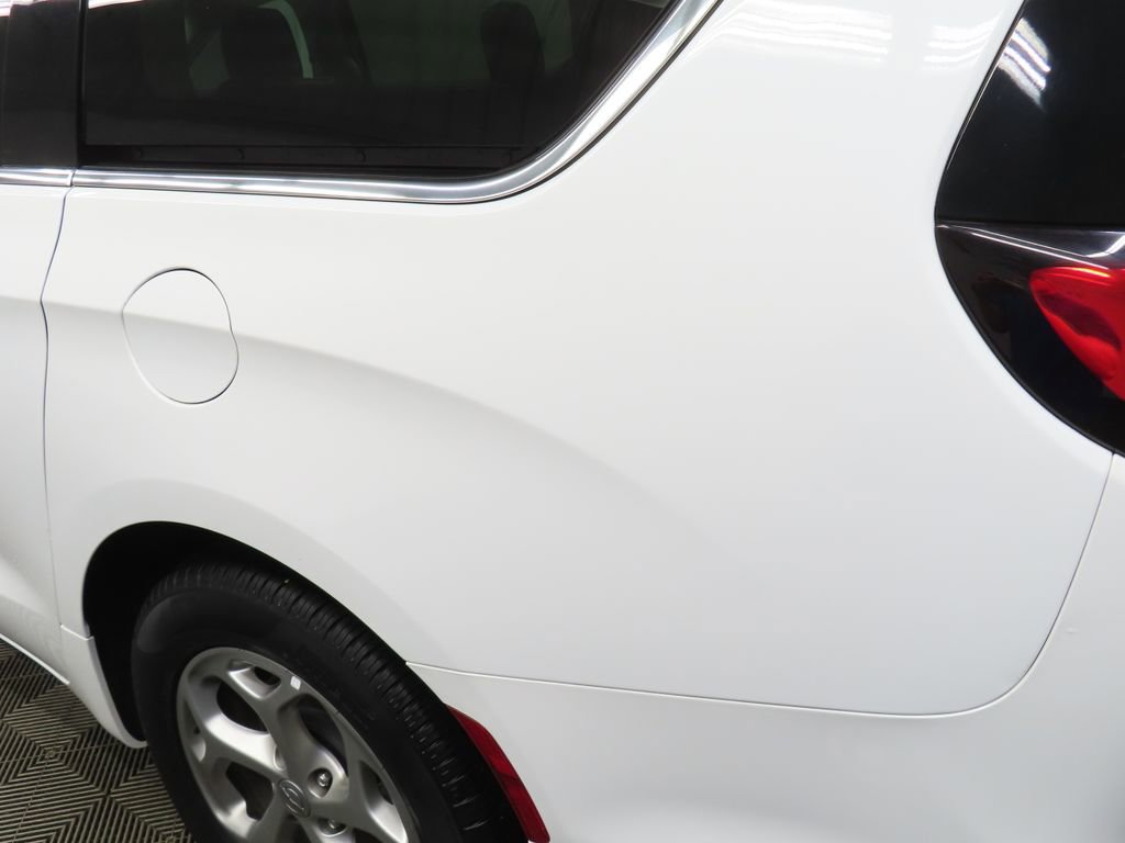 Used 2024 Chrysler Pacifica Limited FWD image 41