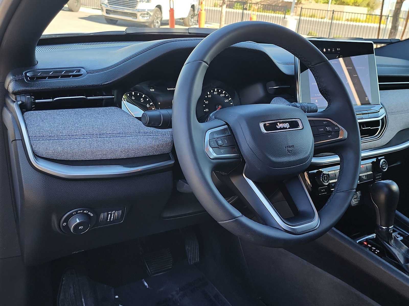Used 2024 Jeep Compass Latitude AWD/4WD image 17