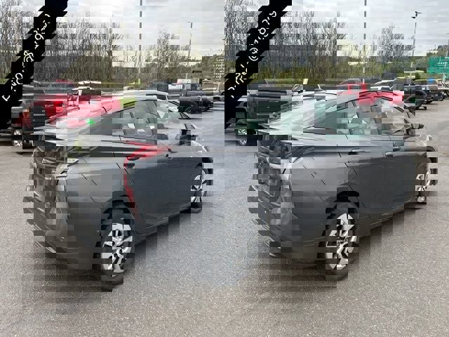 Used 2018 Toyota Prius Four w/ Advanced Technology Package FWD image 3
