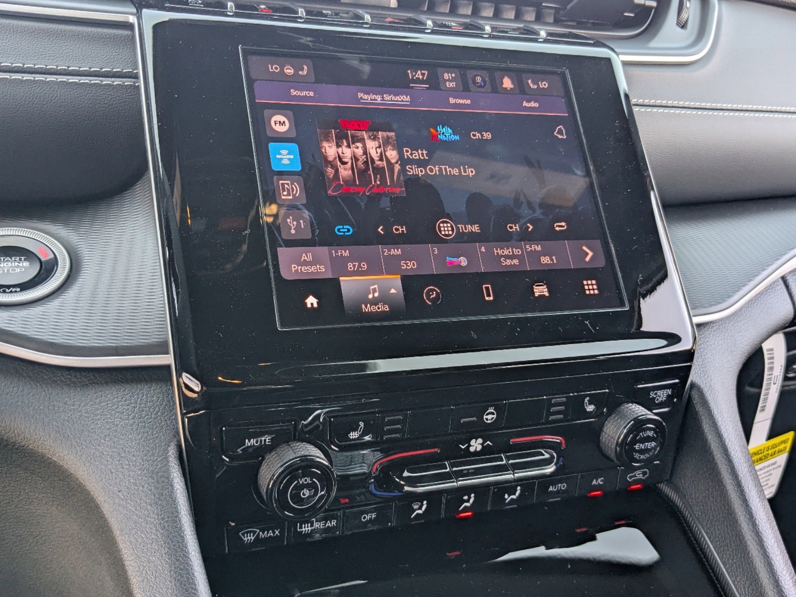 Used 2025 Jeep Grand Cherokee Laredo X w/ Luxury Tech Group I AWD/4WD image 19