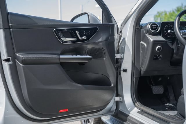 Used 2023 Mercedes-Benz GLC 300 4MATIC image 37