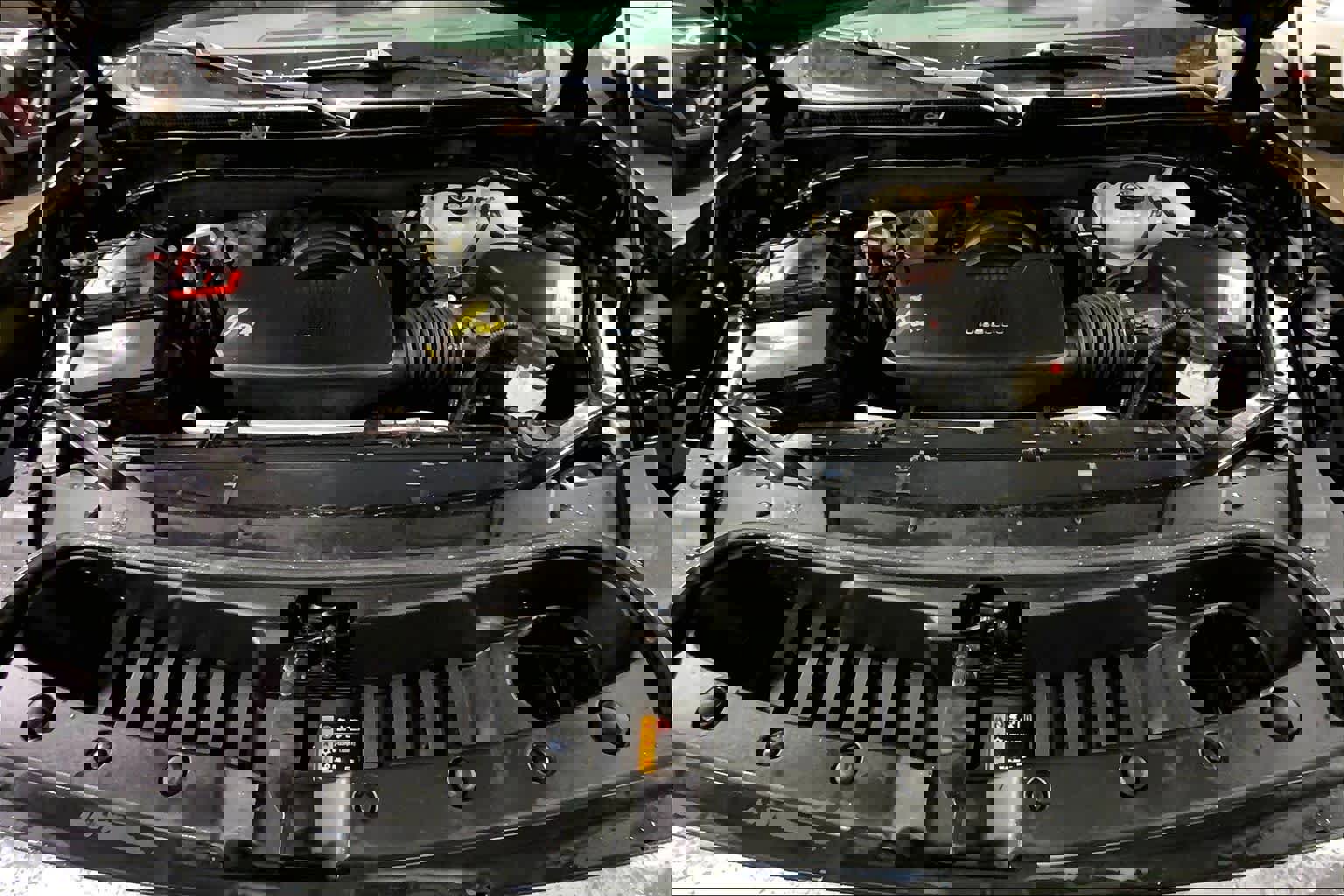 Used 2021 GMC Yukon SLT w/ SLT Premium Package image 32