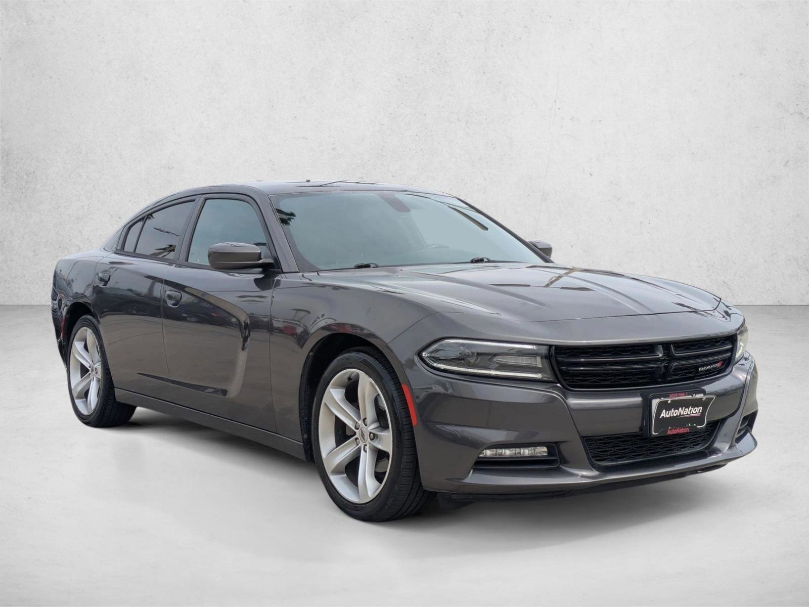 Used 2017 Dodge Charger SXT w/ Plus Group RWD image 3