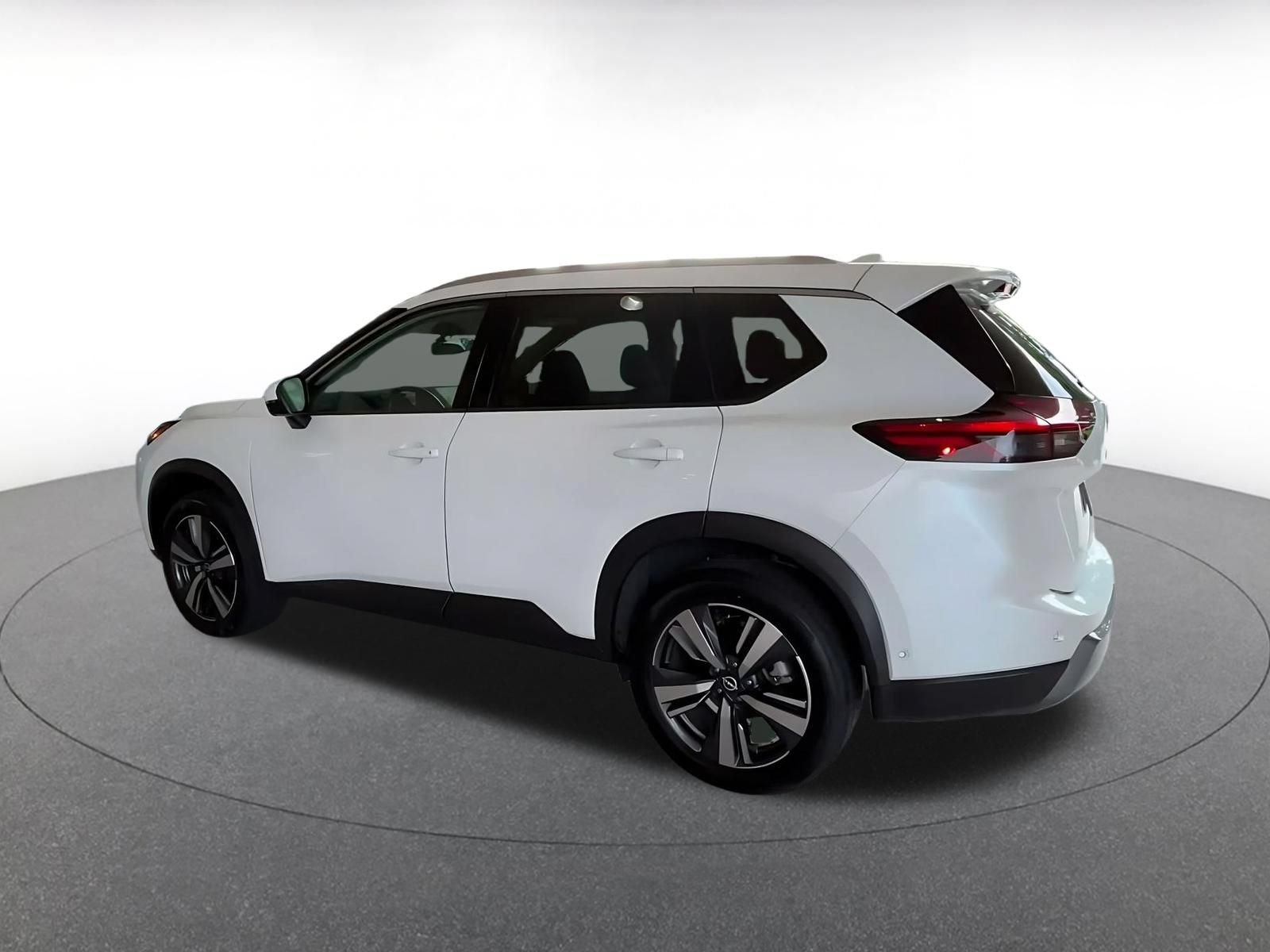 Used 2026 Nissan Rogue SL FWD image 9