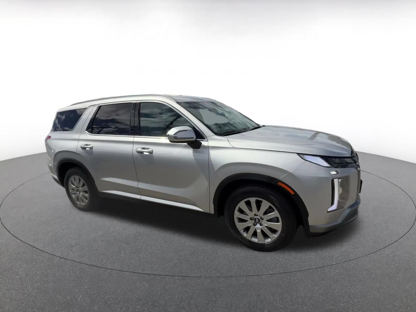 Used 2025 Hyundai Palisade SEL FWD image 2