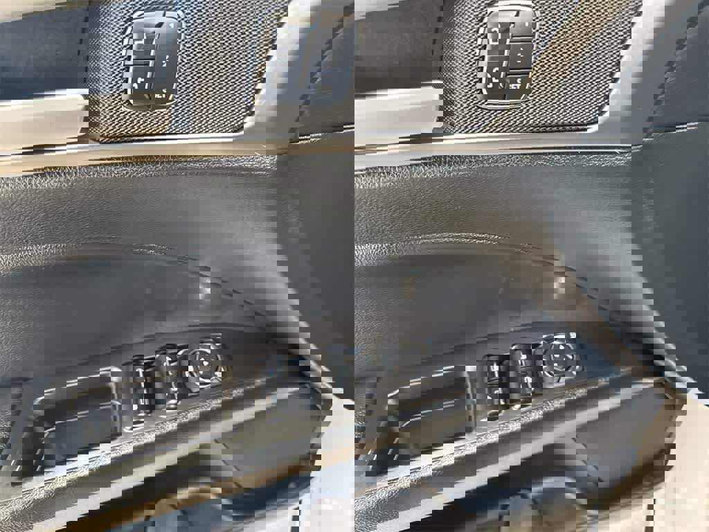 Used 2017 Ford Fusion SE image 18