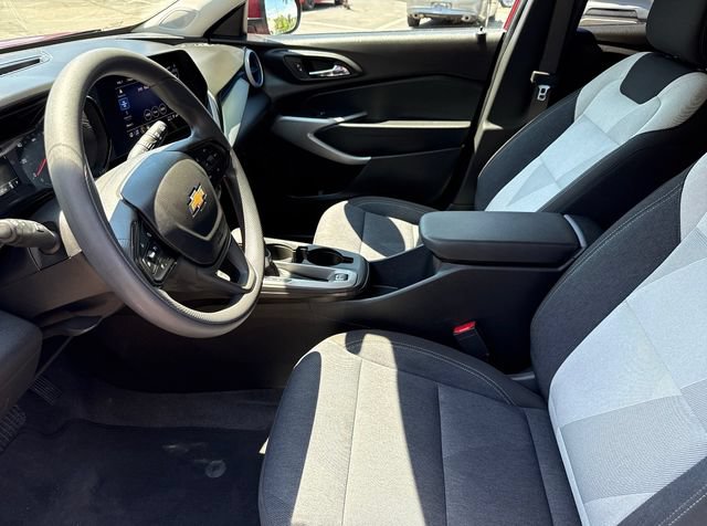 Used 2025 Chevrolet Trax LS w/ LS Convenience Package FWD image 11