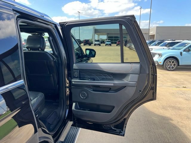 Used 2023 Ford Expedition Platinum RWD image 31