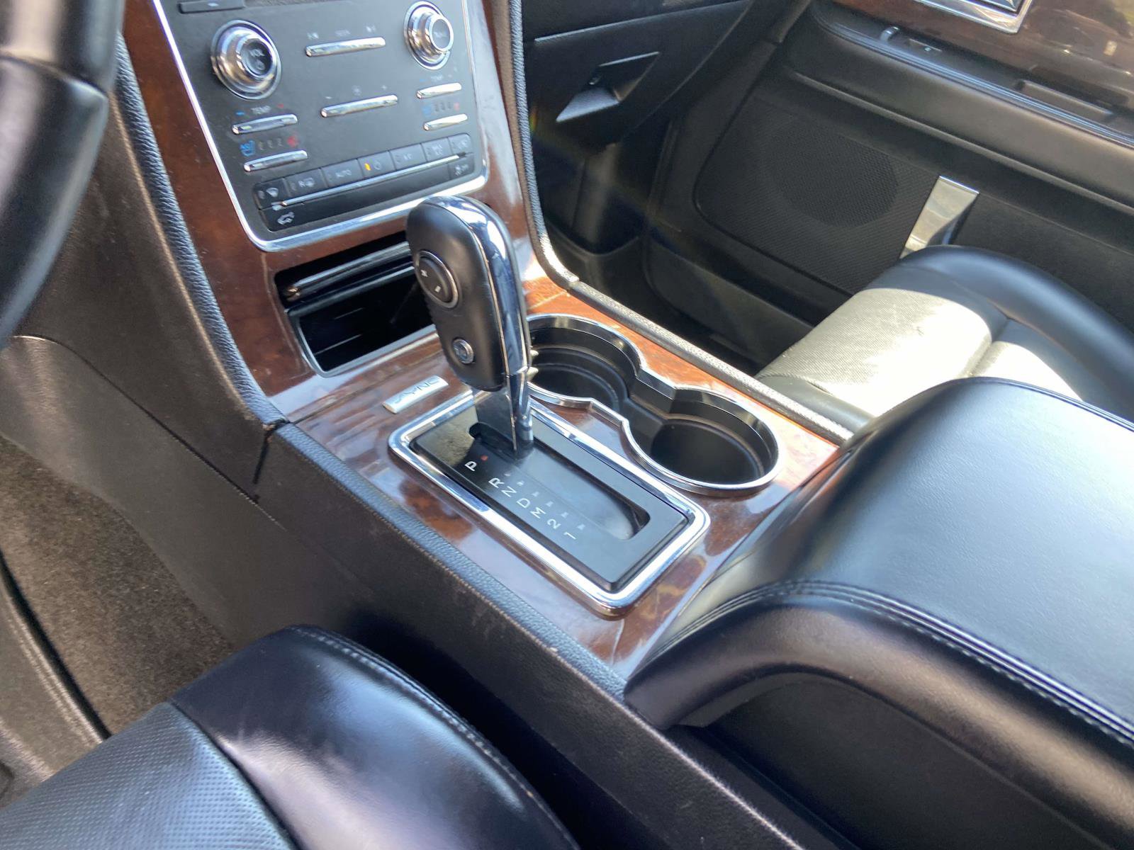 Used 2017 Lincoln Navigator Select image 16