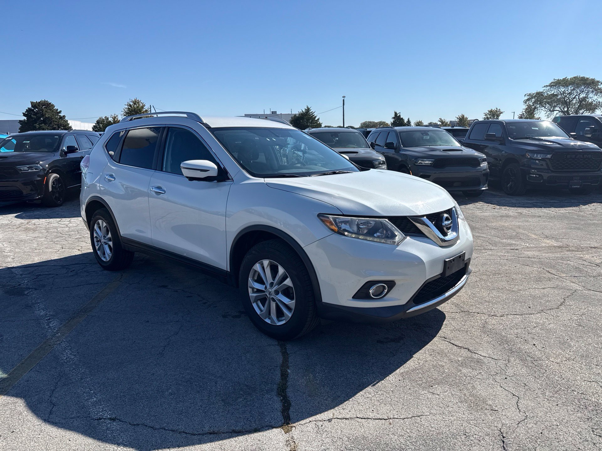 Used 2016 Nissan Rogue SV w/ SV Premium Package AWD/4WD image 4