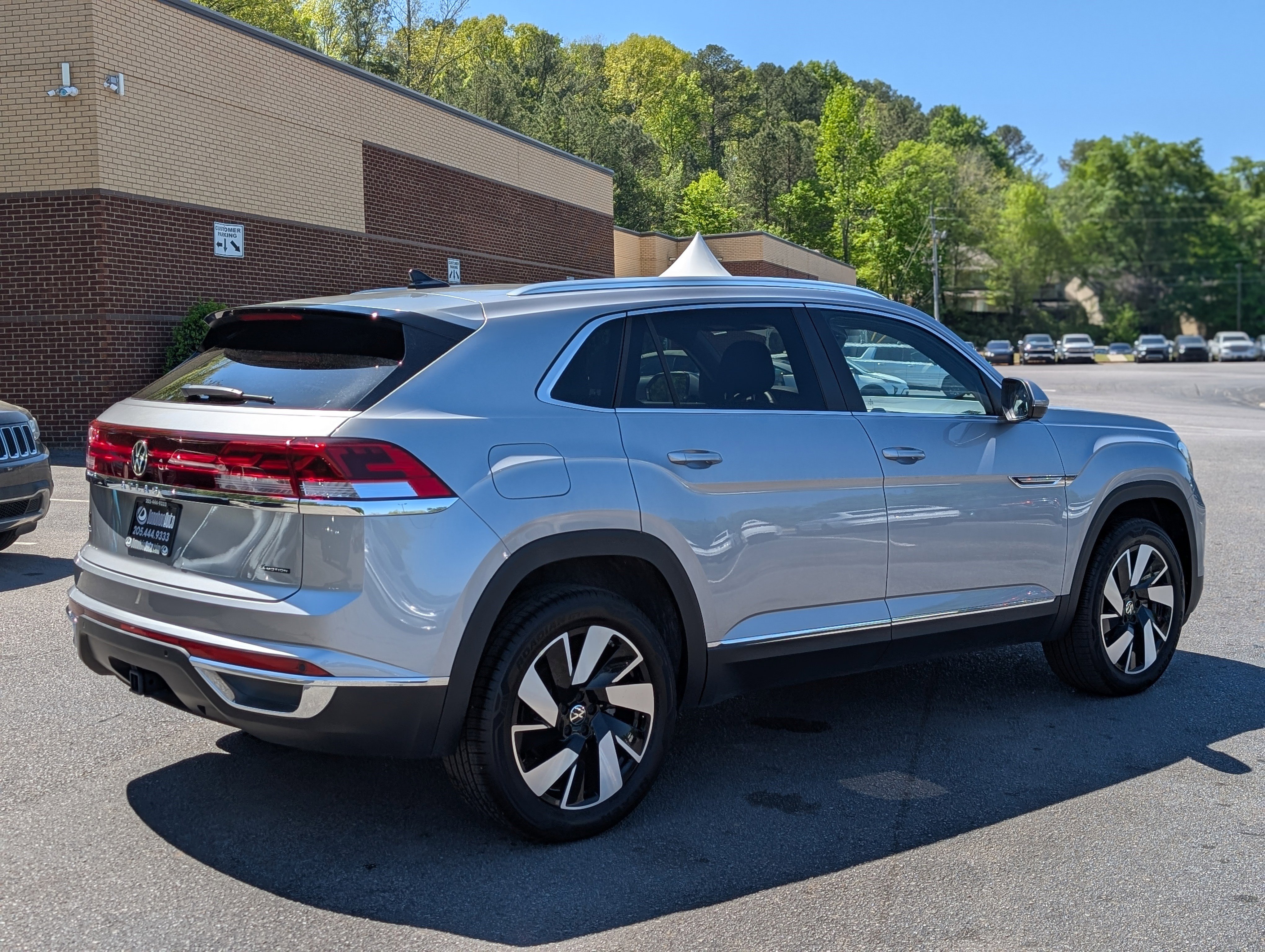 Used 2025 Volkswagen Atlas Cross Sport SEL image 9