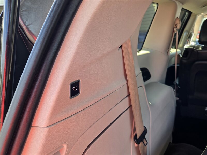 Used 2017 Chrysler Pacifica Limited FWD image 30