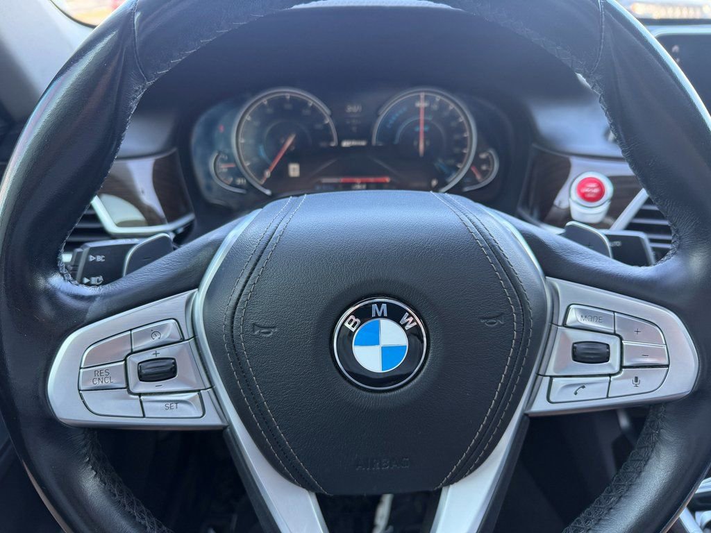 Used 2018 BMW 740e xDrive image 3