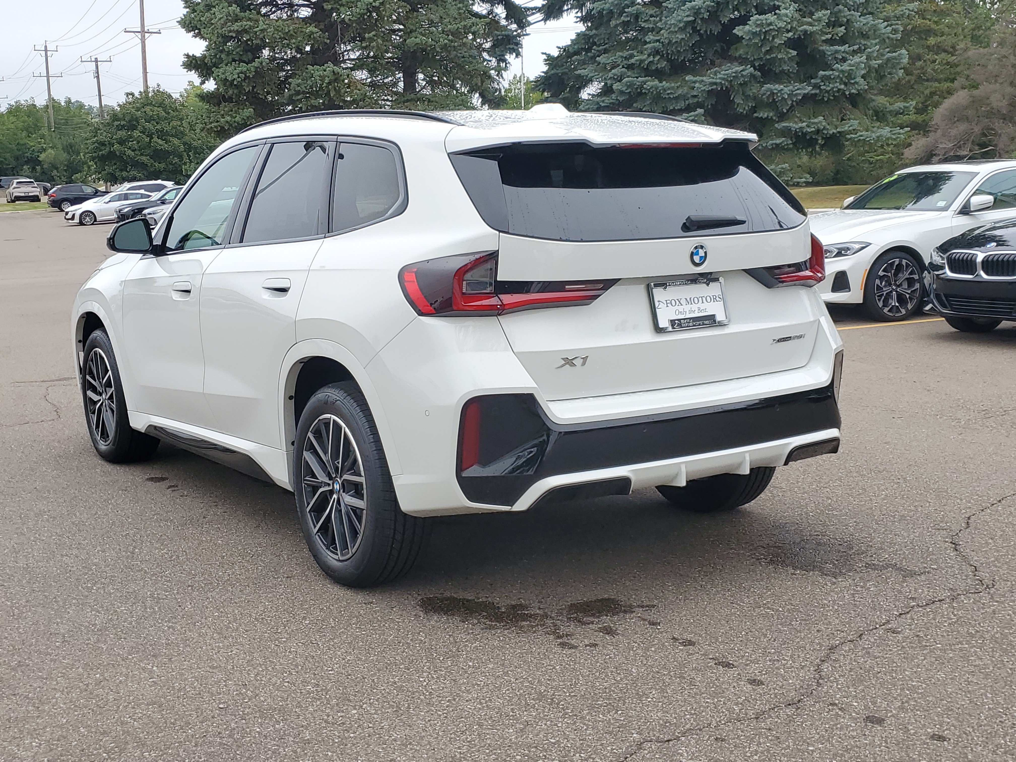 Used 2023 BMW X1 xDrive28i w/ M Sport Package AWD/4WD image 3