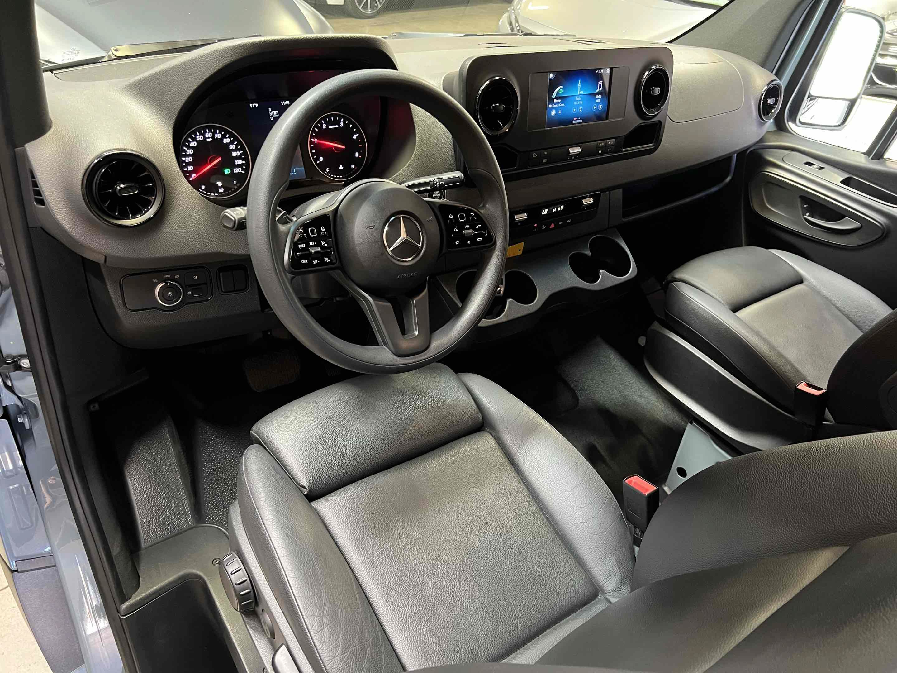 Used 2024 Mercedes-Benz Sprinter 2500 image 3