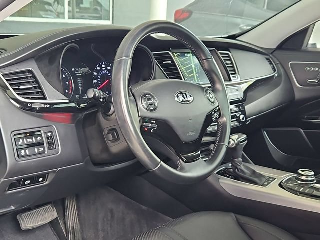 Used 2017 Kia K900 Premium RWD image 11