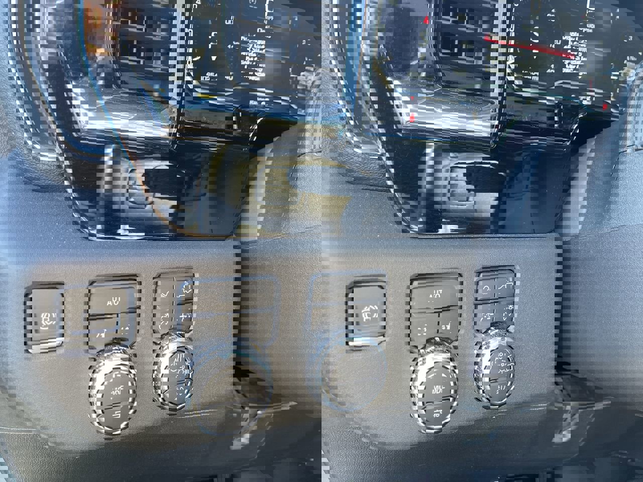 Certified 2024 GMC Sierra 1500 SLT image 18