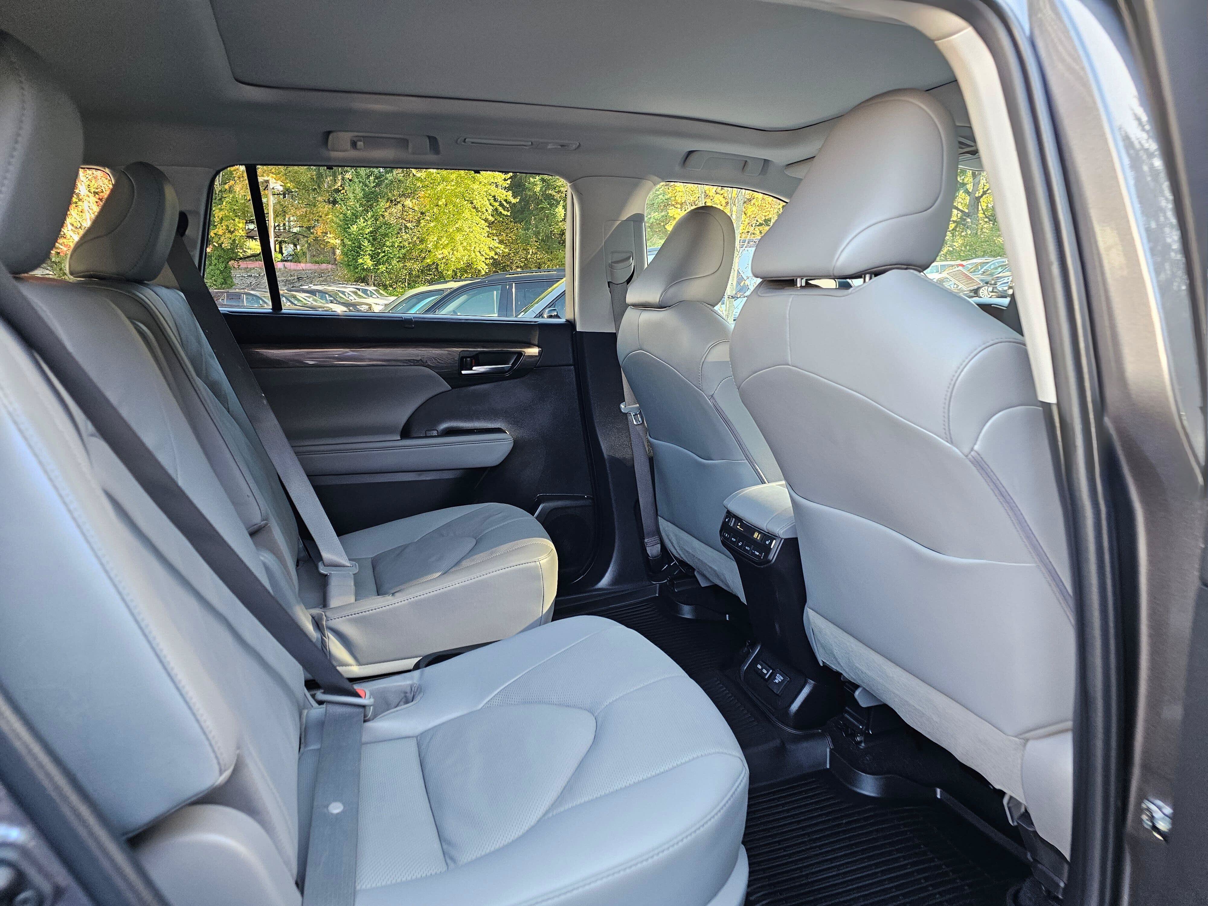 Used 2022 Toyota Highlander Platinum AWD/4WD image 14