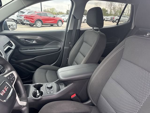 Used 2024 GMC Terrain SLE w/ Driver Convenience Package image 18