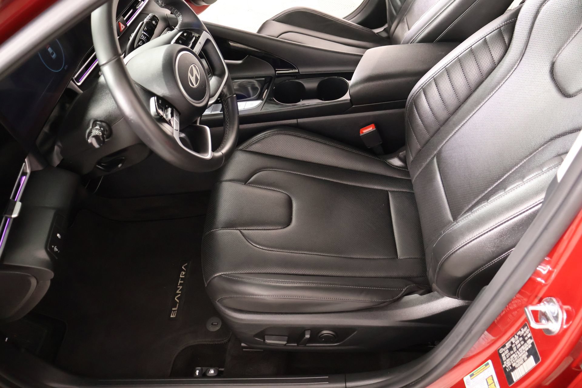 Certified 2025 Hyundai Elantra Limited FWD image 12