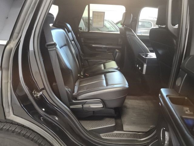 Used 2019 Ford Expedition XLT w/ Equipment Group 202A AWD/4WD image 17