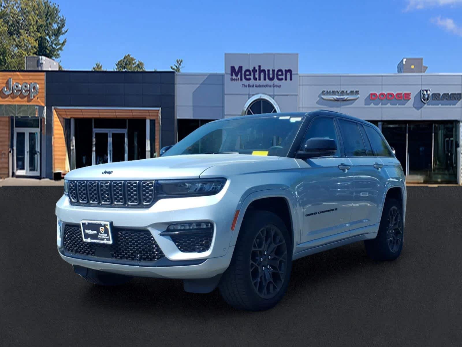 Used 2025 Jeep Grand Cherokee Summit w/ Obsidian Package AWD/4WD image 9