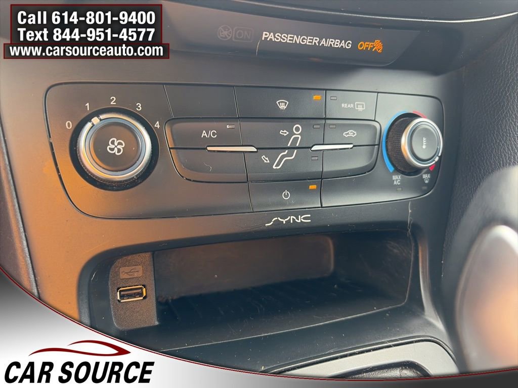 Used 2015 Ford Focus SE w/ SE Sport Package image 19