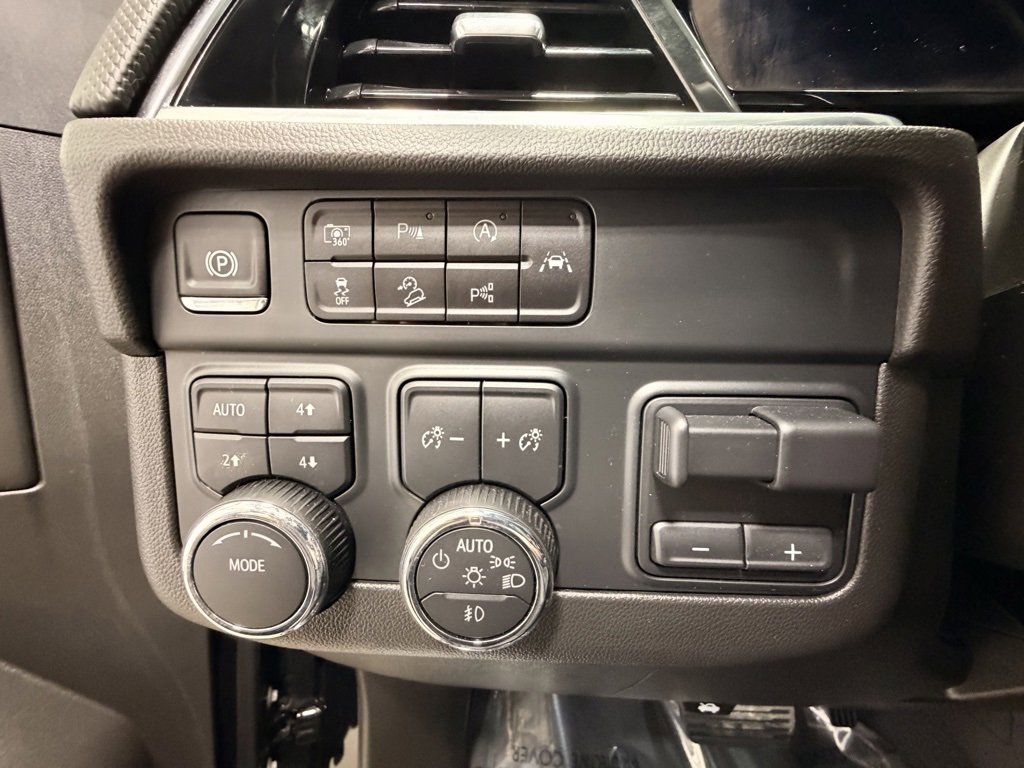 Used 2025 Chevrolet Suburban RST w/ Sun And Tow Package image 25