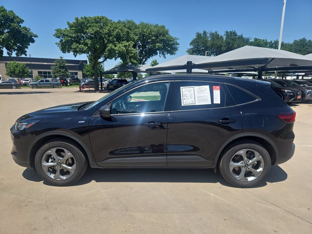 Used 2025 Ford Escape ST-Line AWD/4WD image 2