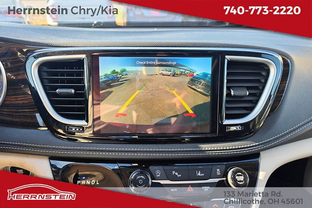 Used 2023 Chrysler Pacifica Limited FWD image 20