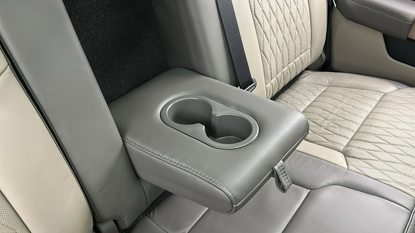 Used 2026 Ford F450 Platinum w/ Platinum Plus Package image 44