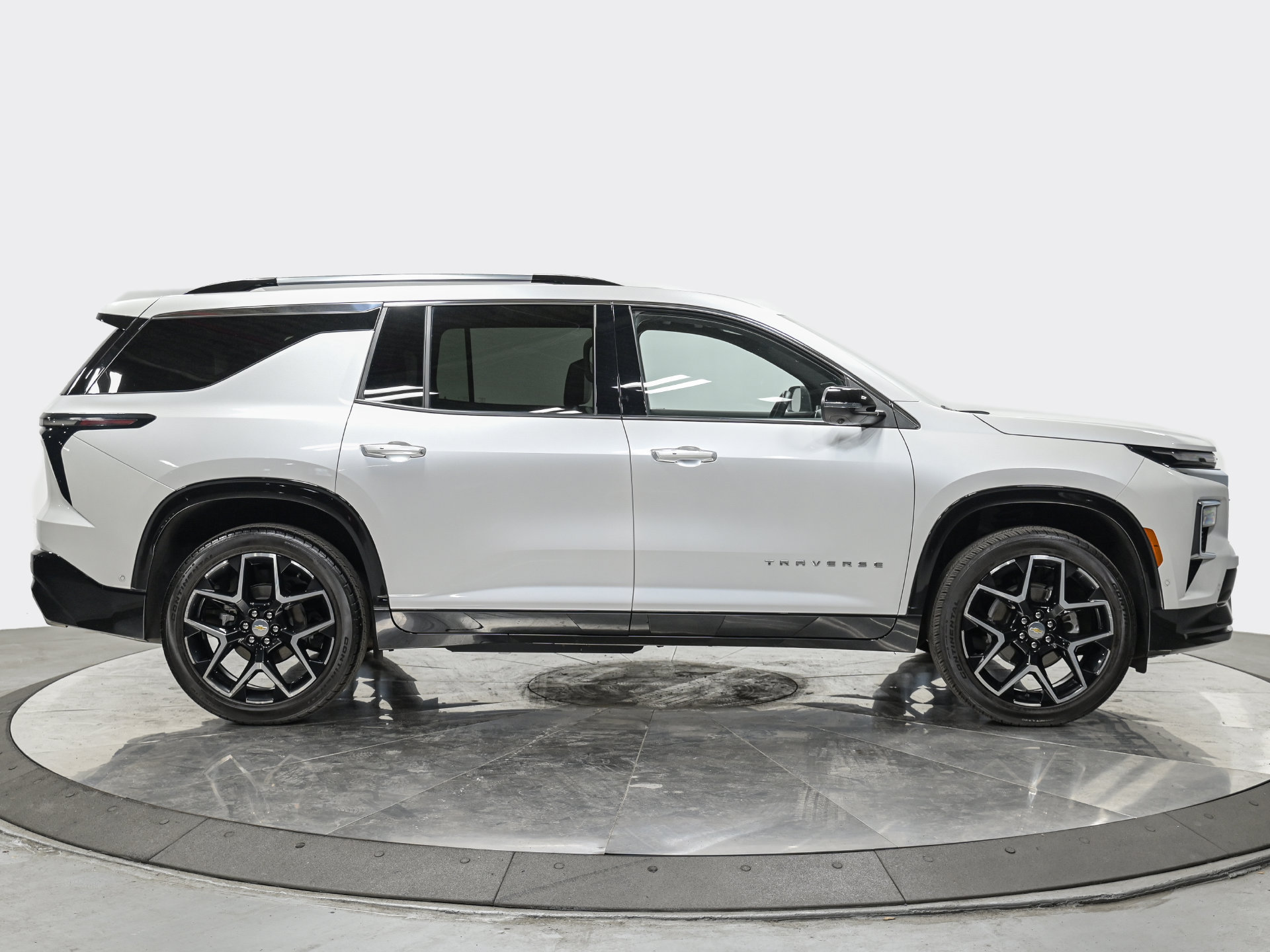 Used 2025 Chevrolet Traverse High Country AWD/4WD image 8