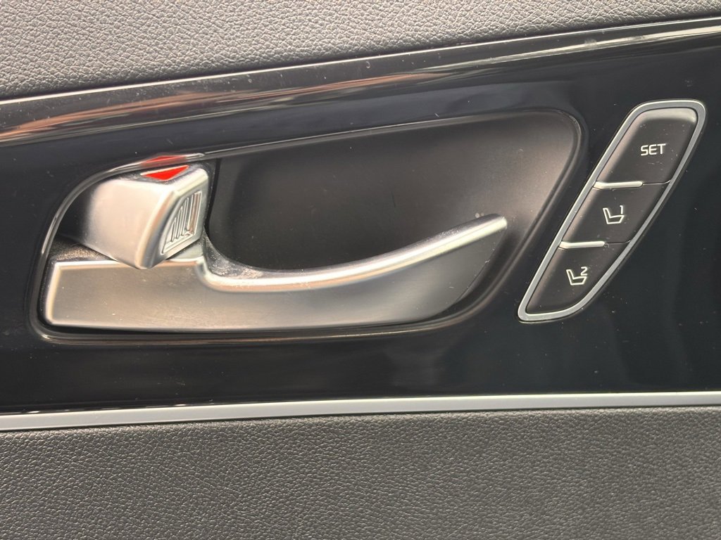 Used 2016 Kia Sorento SX image 13