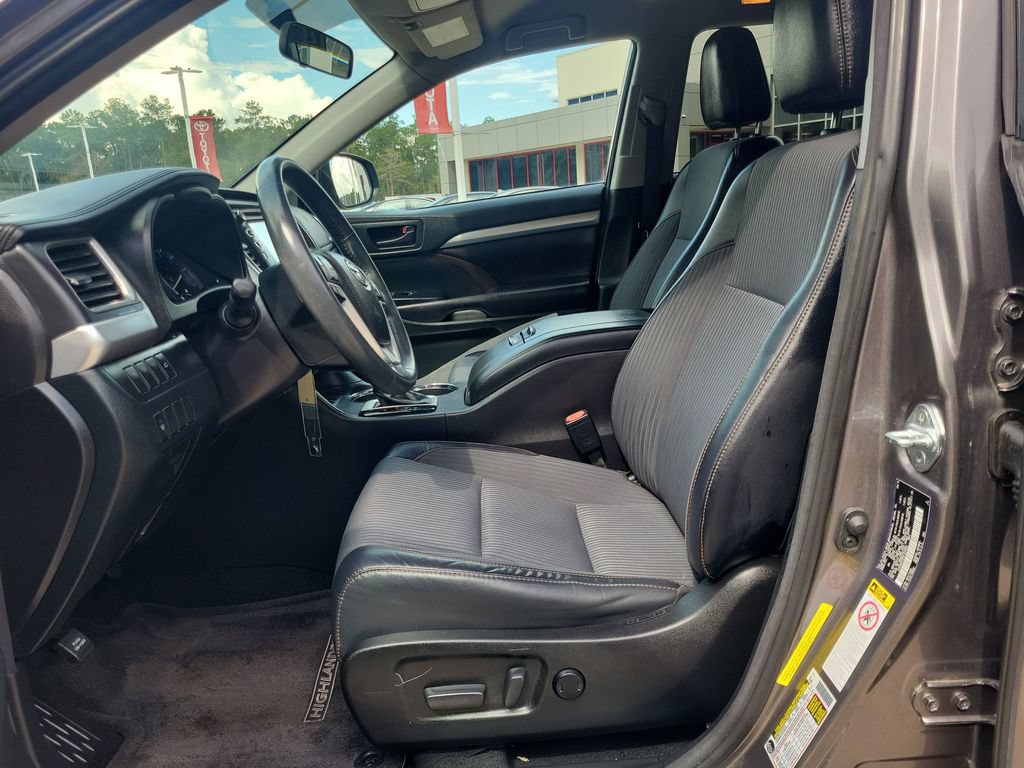 Used 2016 Toyota Highlander Plus FWD image 16