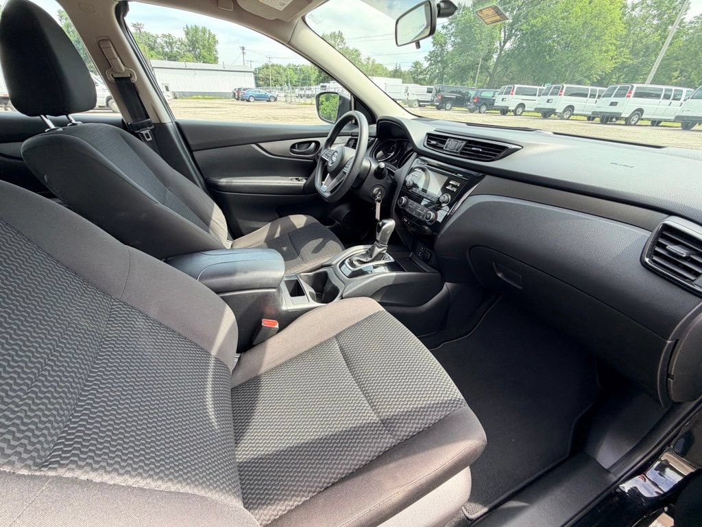 Used 2017 Nissan Rogue Sport S w/ S Appearance Package FWD image 11