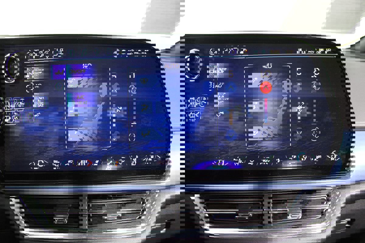 Used 2024 Chevrolet Equinox EV LT image 23