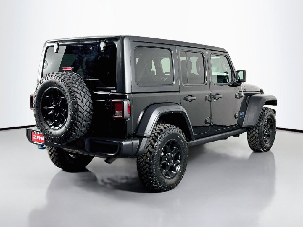 Used 2023 Jeep Wrangler Unlimited w/ Cold Weather Group AWD/4WD image 5
