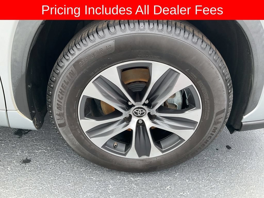 Used 2022 Toyota Highlander XLE FWD image 25
