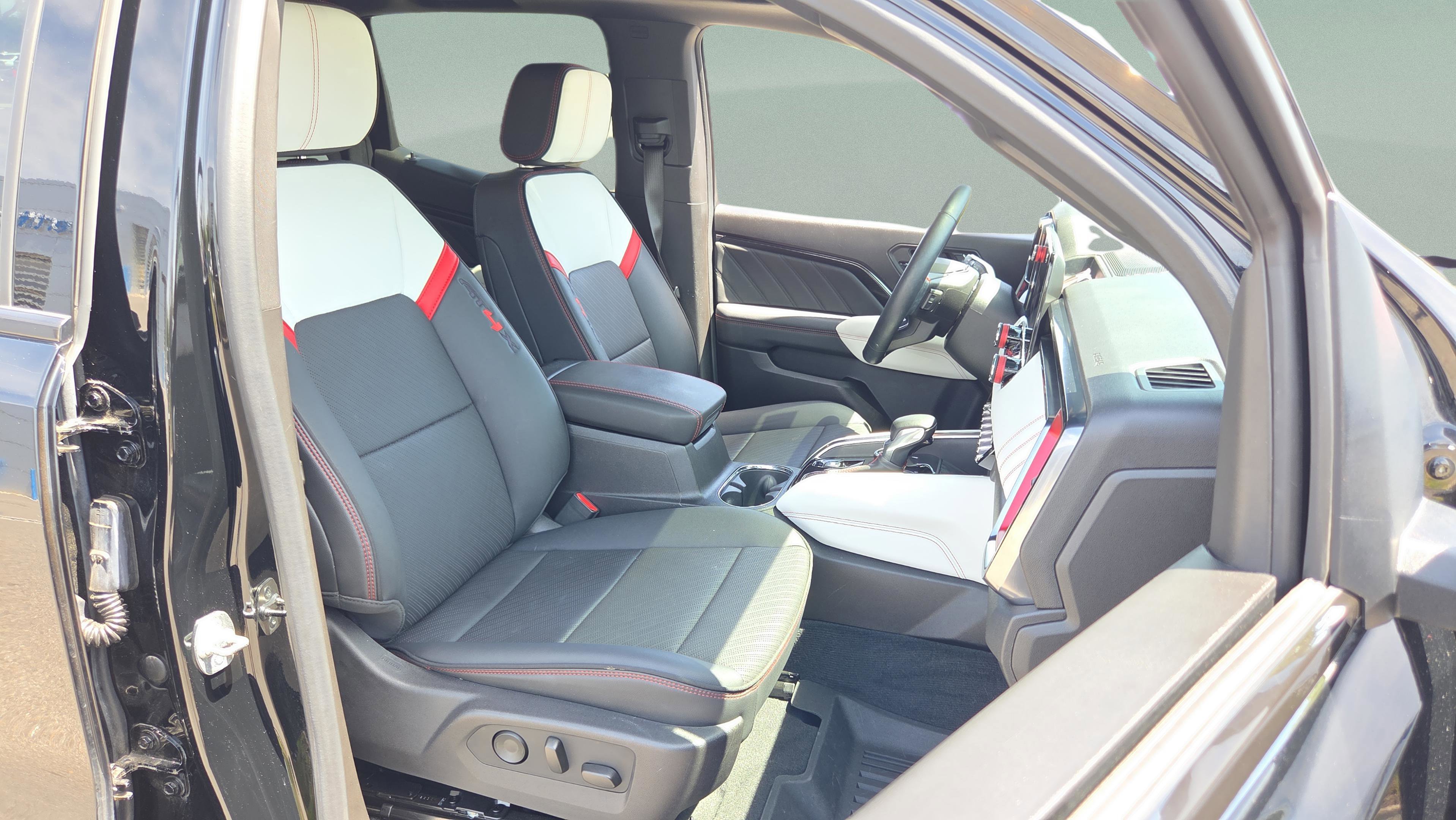 Used 2024 GMC Canyon AT4X AWD/4WD image 15