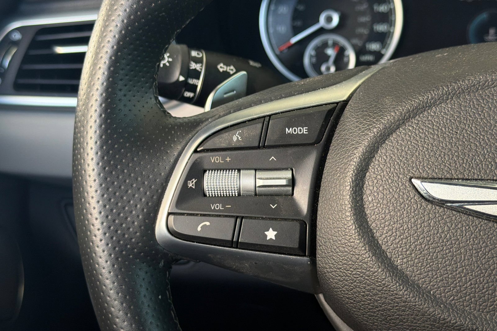 Used 2023 Genesis G70 3.3T w/ Sport Prestige Package RWD image 28