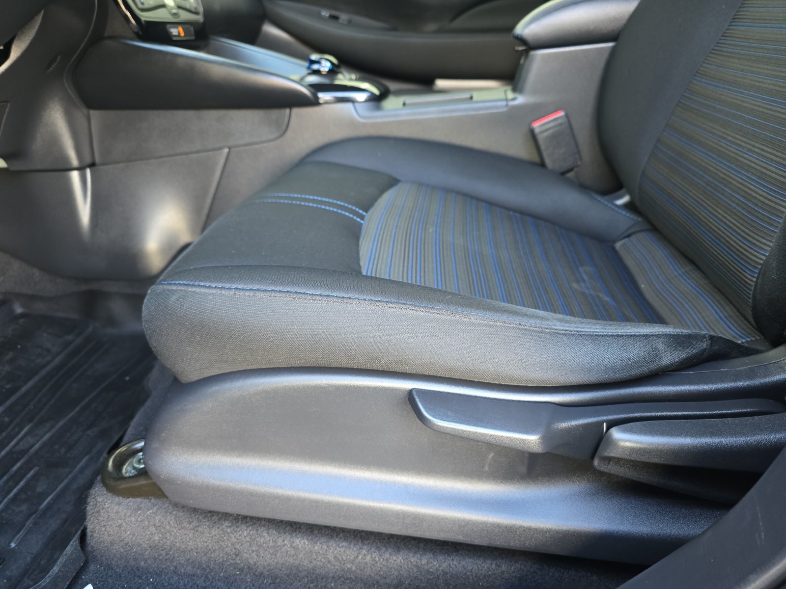 Used 2022 Nissan Leaf SV FWD image 30