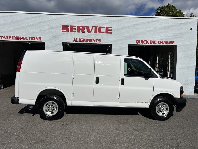 Used 2026 Chevrolet Express 2500 RWD image 1