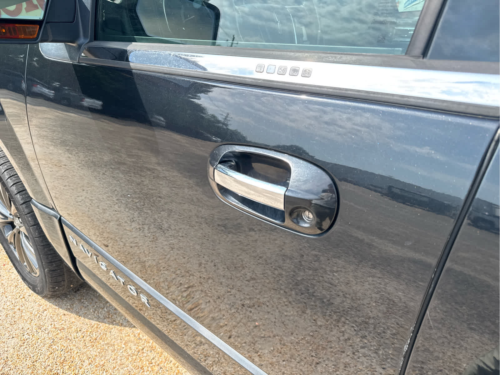 Used 2015 Lincoln Navigator 2WD image 15