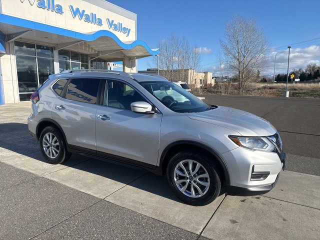 Used 2018 Nissan Rogue SV image 2