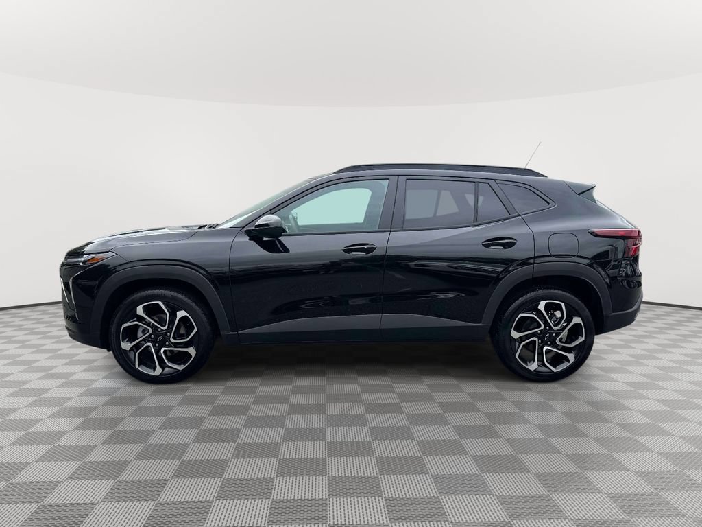 Used 2026 Chevrolet Trax RS w/ Sunroof Package FWD image 4